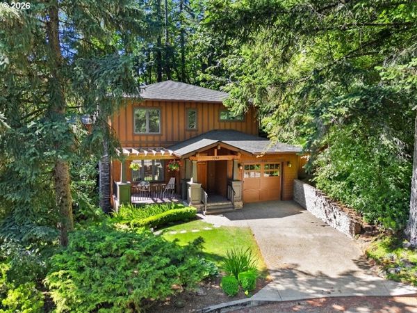 3352 SW FAIRMOUNT LN, Portland, OR 97239