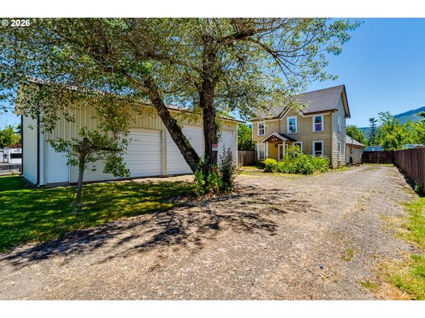 220 E MAIN ST, Lowell, OR 97452