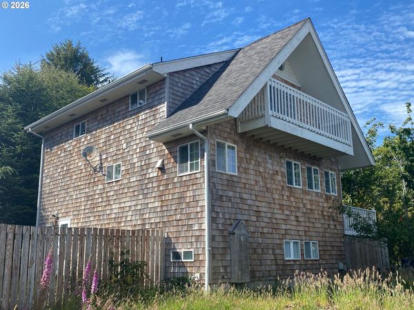 1017 NE LAKE DR, Lincoln City, OR 97367