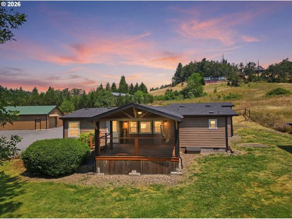 105 E 6TH ST, Lowell, OR 97452