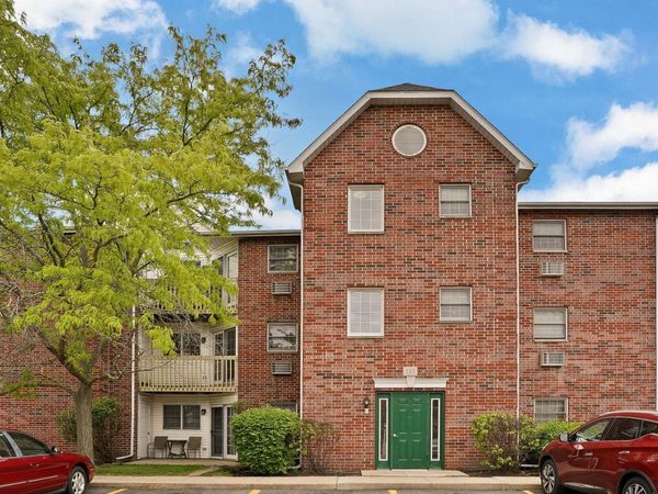 330 Leah Lane , Unit 2C, Woodstock, IL 60098