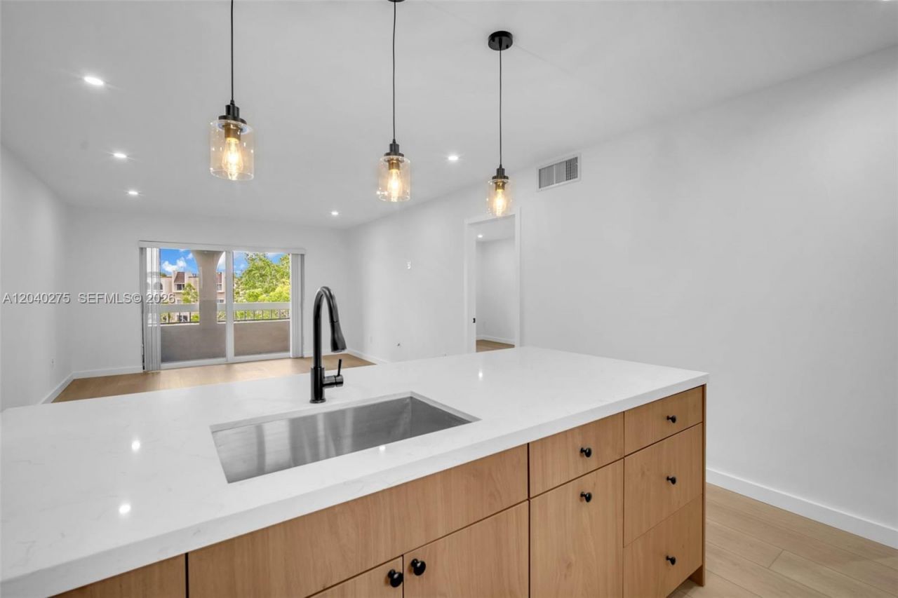 8101 Camino Real , Unit c402, Miami, FL 33143 Photo