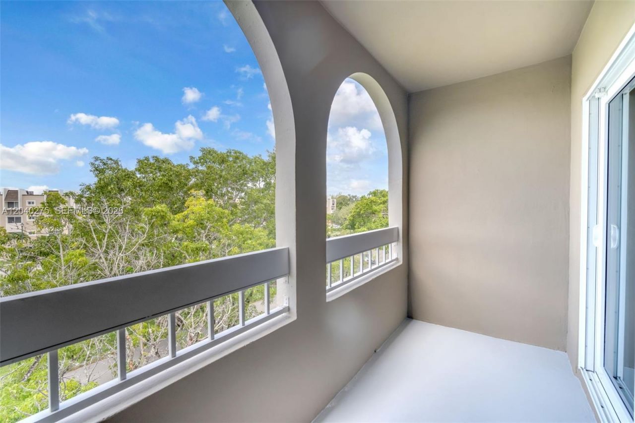 8101 Camino Real , Unit c402, Miami, FL 33143 Photo