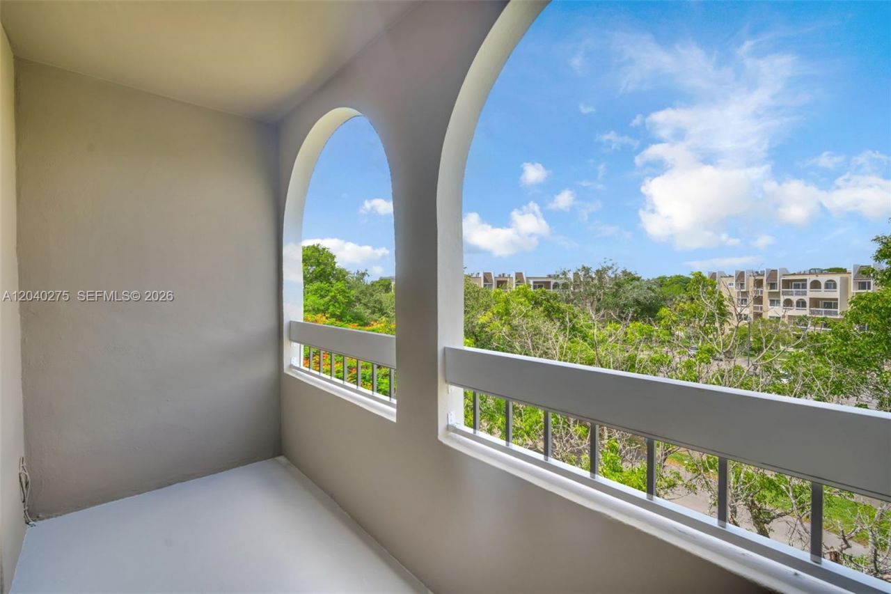 8101 Camino Real , Unit c402, Miami, FL 33143 Photo