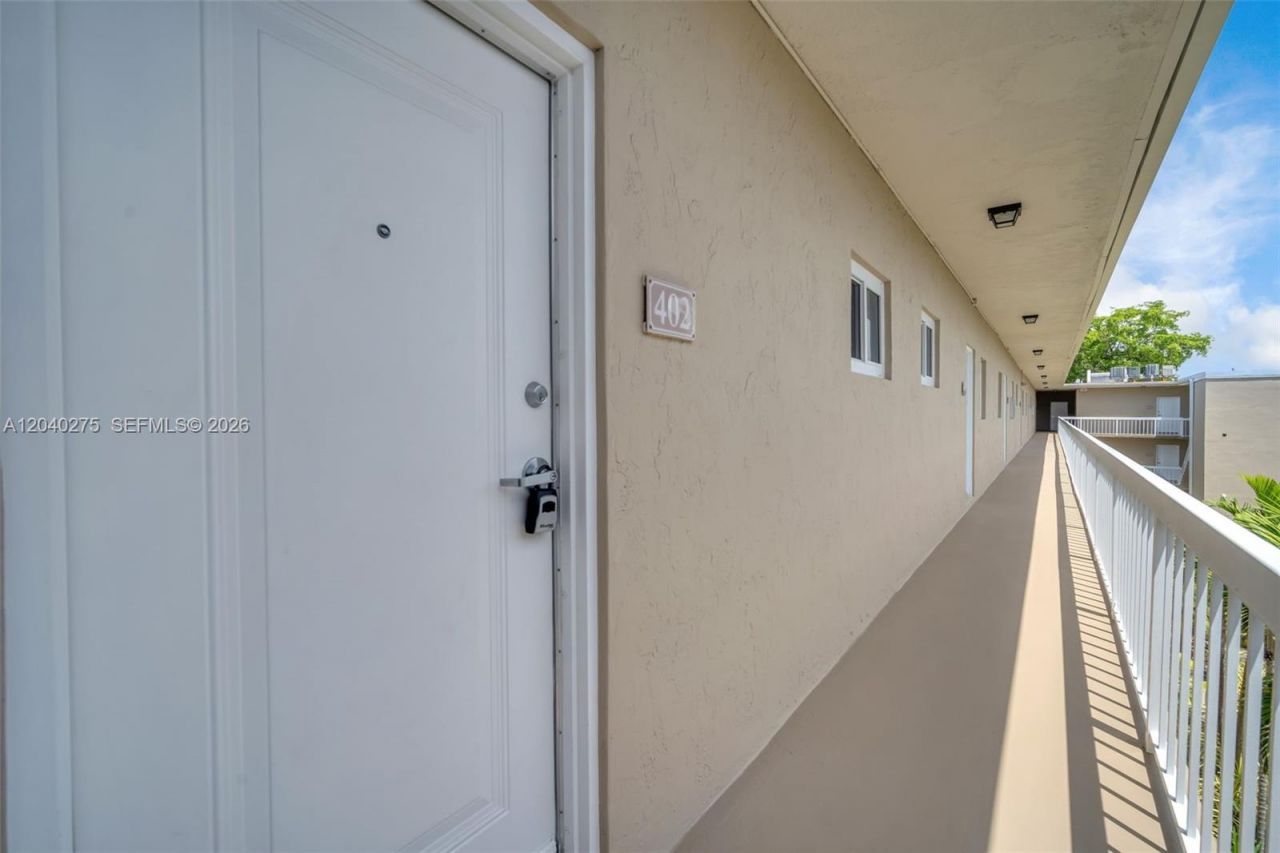 8101 Camino Real , Unit c402, Miami, FL 33143 Photo