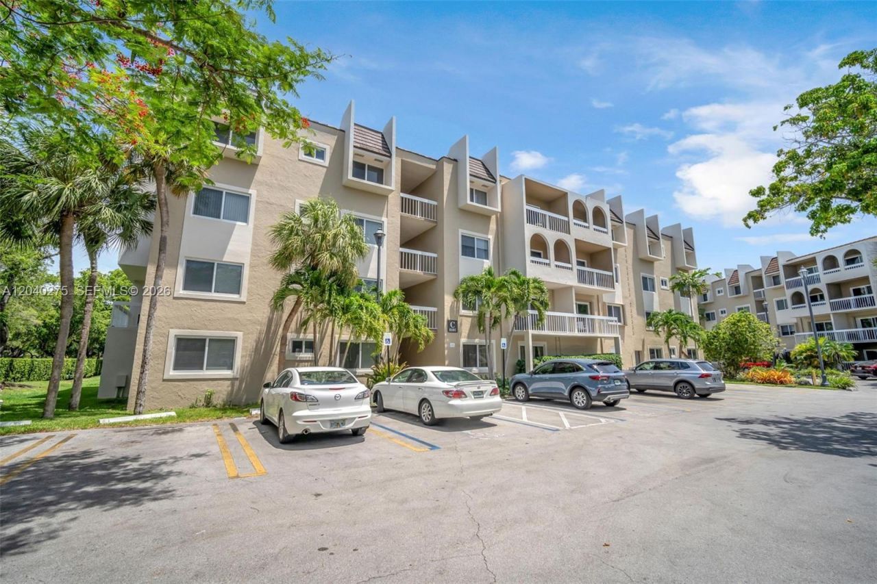 8101 Camino Real , Unit c402, Miami, FL 33143 Photo