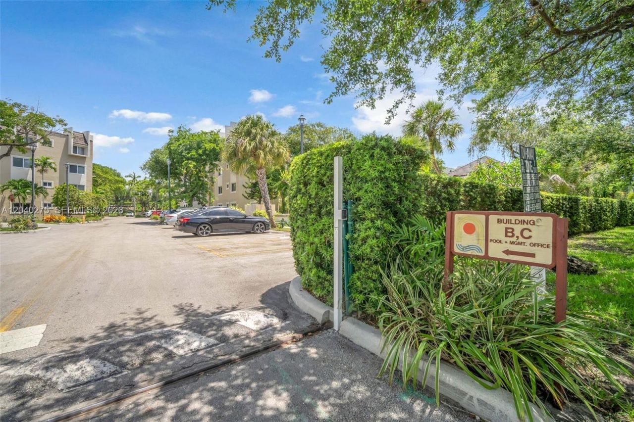 8101 Camino Real , Unit c402, Miami, FL 33143 Photo
