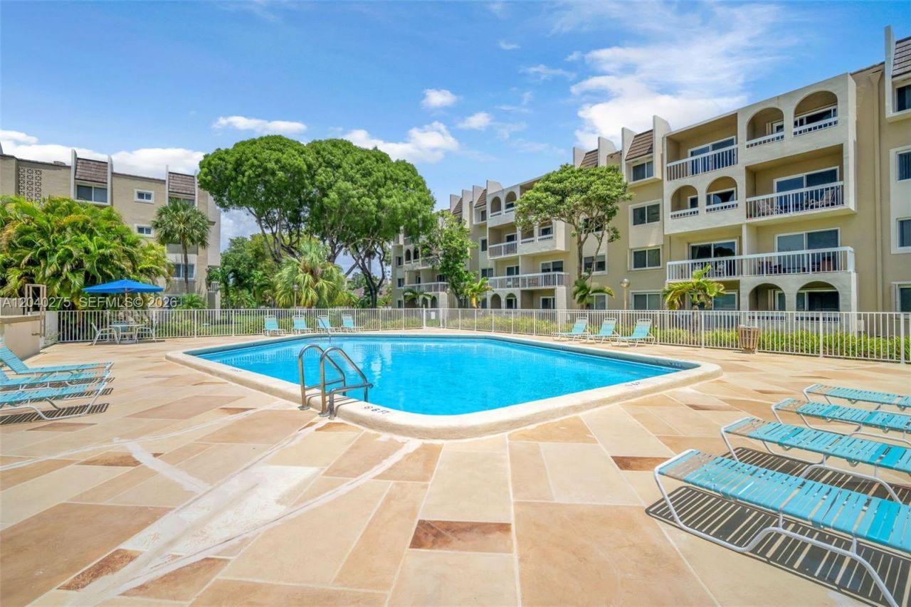 8101 Camino Real , Unit c402, Miami, FL 33143 Photo