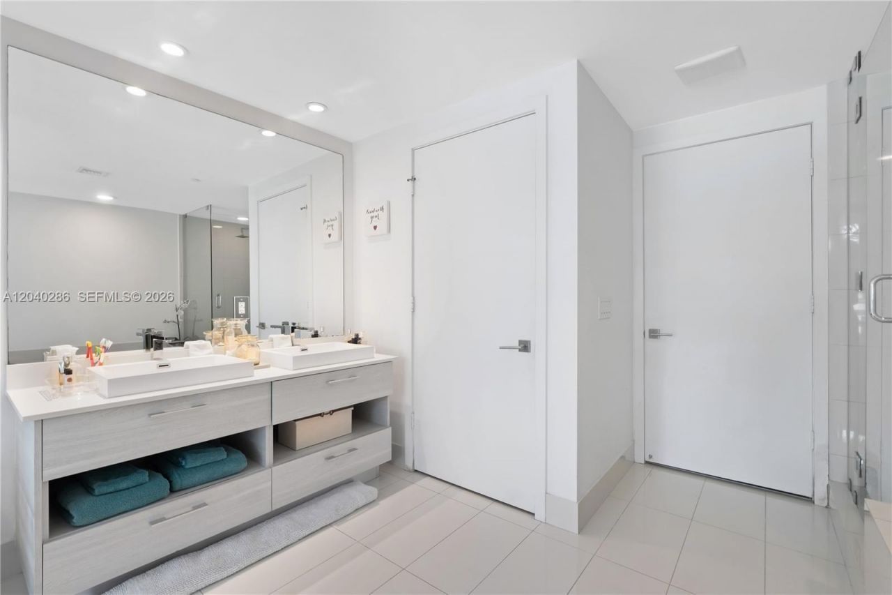 650 NE 32nd St , Unit 703, Miami, FL 33137 Photo