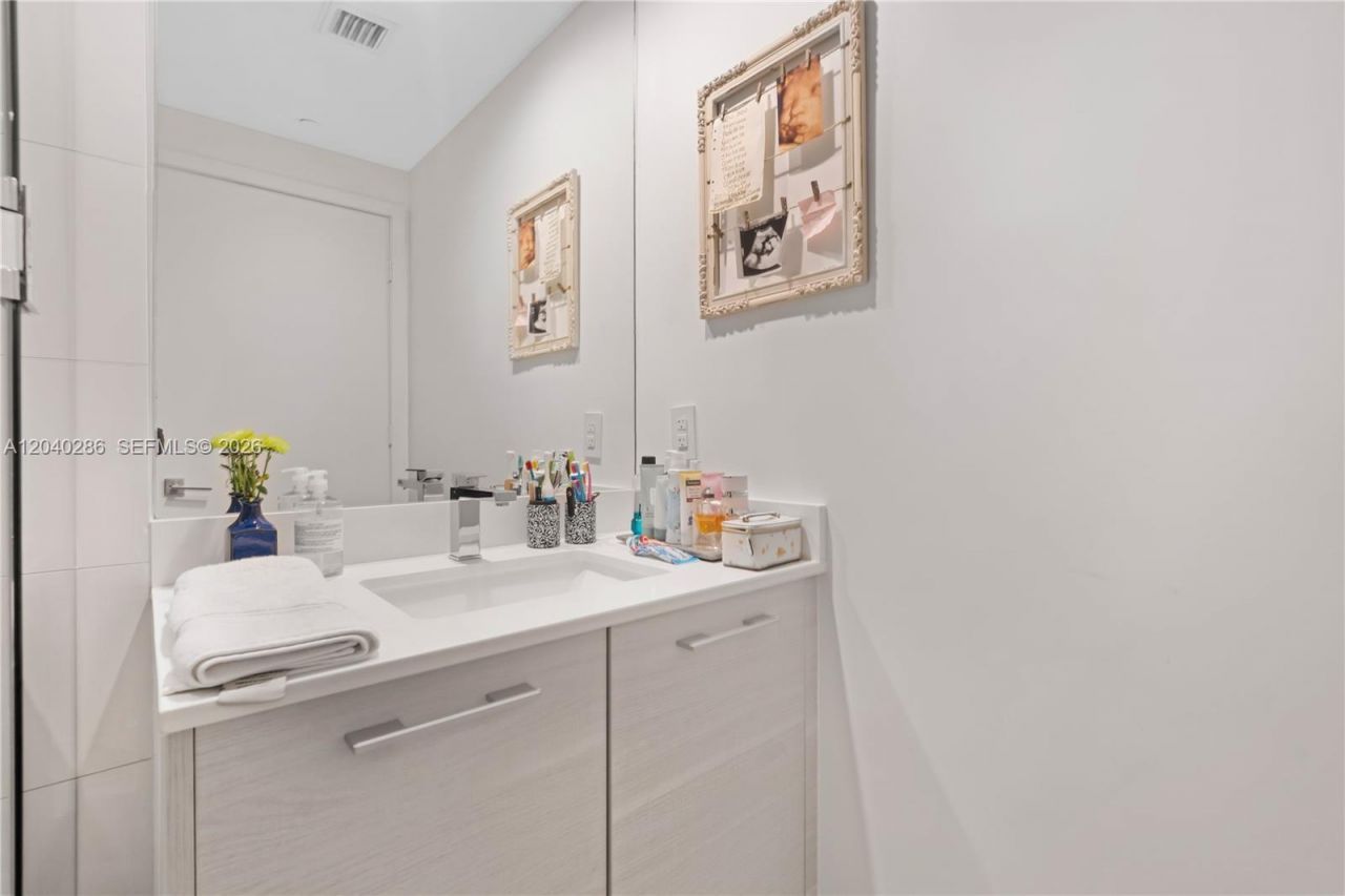 650 NE 32nd St , Unit 703, Miami, FL 33137 Photo