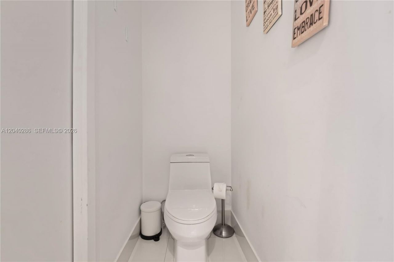 650 NE 32nd St , Unit 703, Miami, FL 33137 Photo