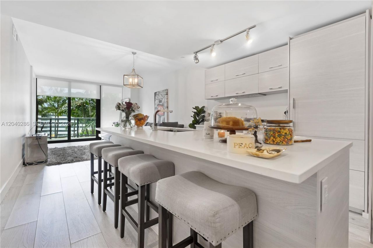 650 NE 32nd St , Unit 703, Miami, FL 33137 Photo