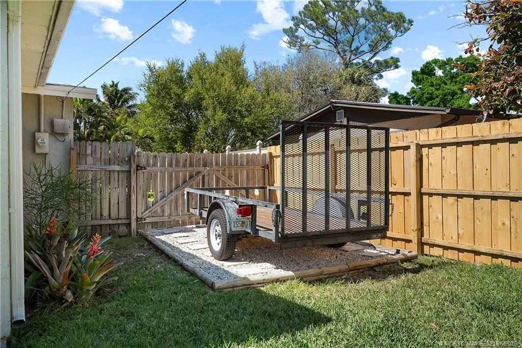 523 SE Dolphin Drive, Stuart, FL 34996 Photo