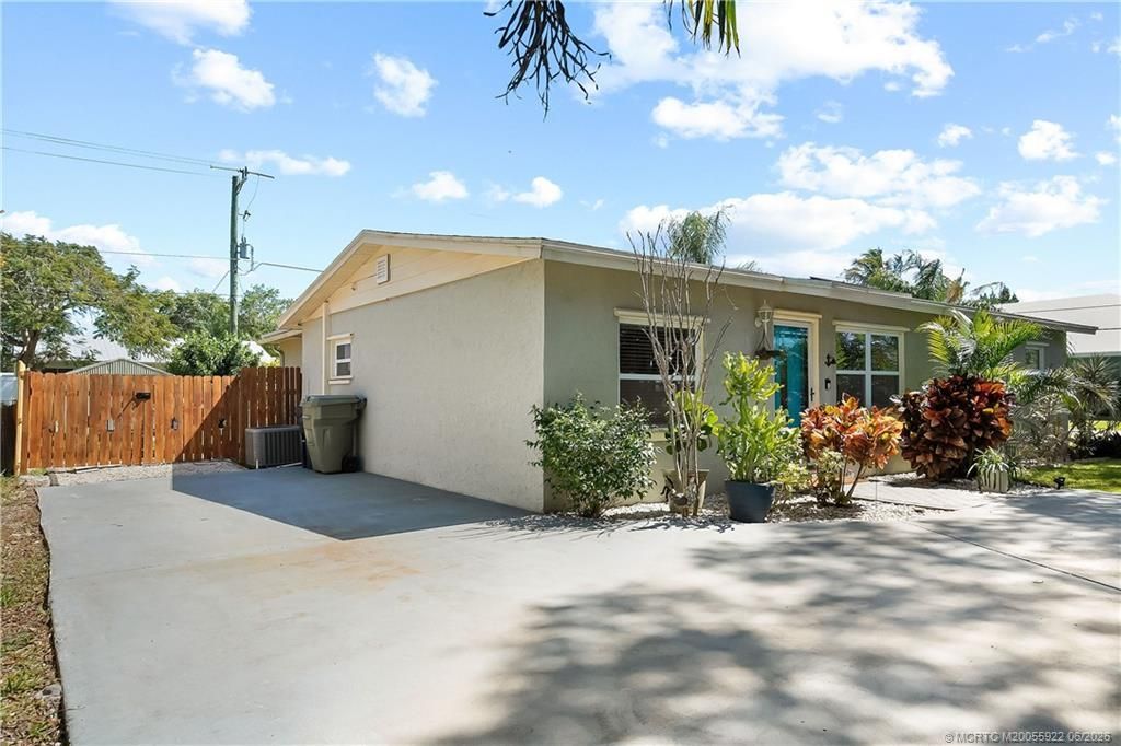 523 SE Dolphin Drive, Stuart, FL 34996 Photo