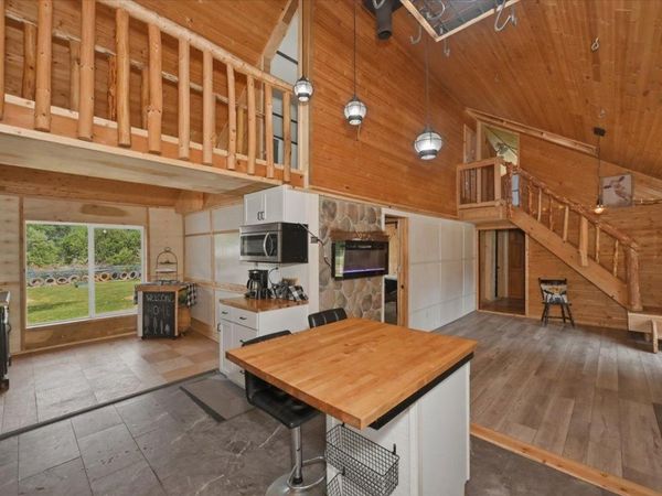 2751 E Milchesky Rd, Foxboro, WI 54836
