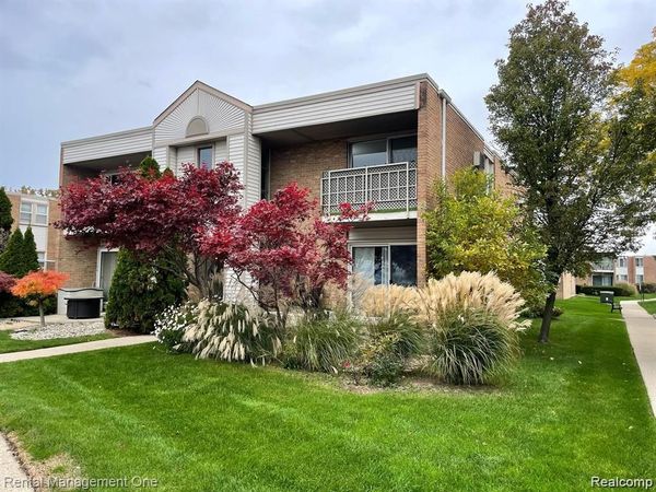 1603 Cass Lake Road, Keego Harbor, MI 48320