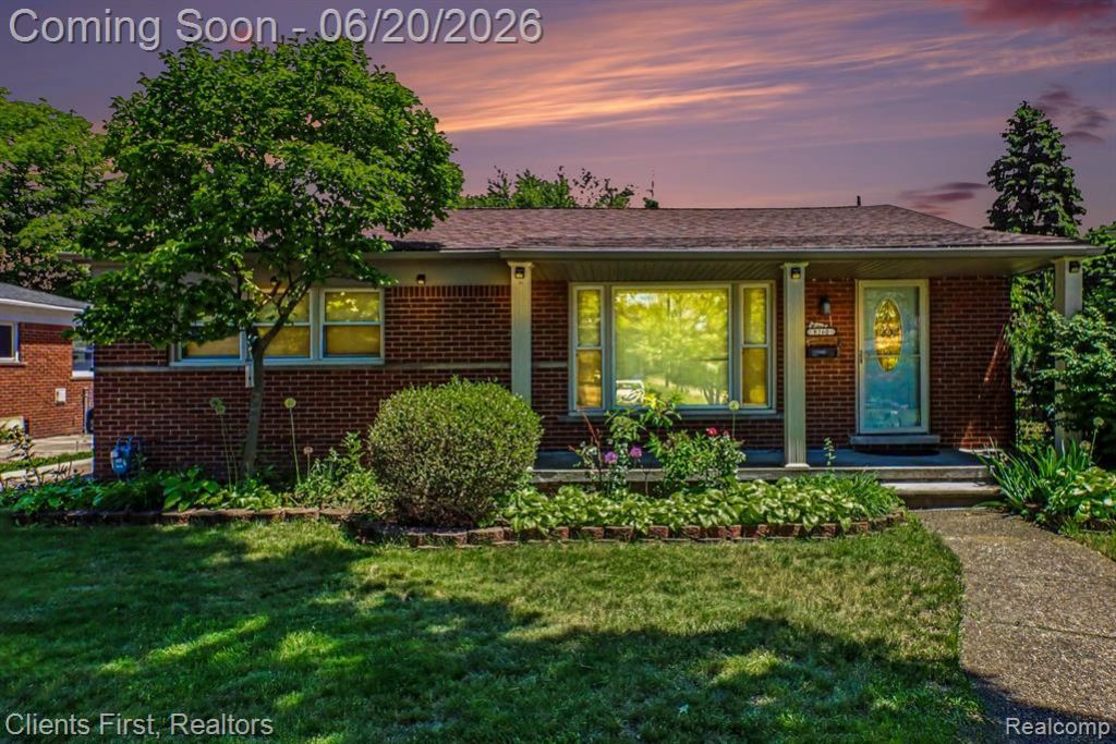 8260 Arnold Street, Dearborn Heights, MI 48127 Main Photo