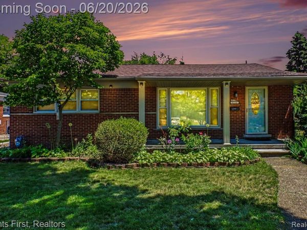 8260 Arnold Street, Dearborn Heights, MI 48127