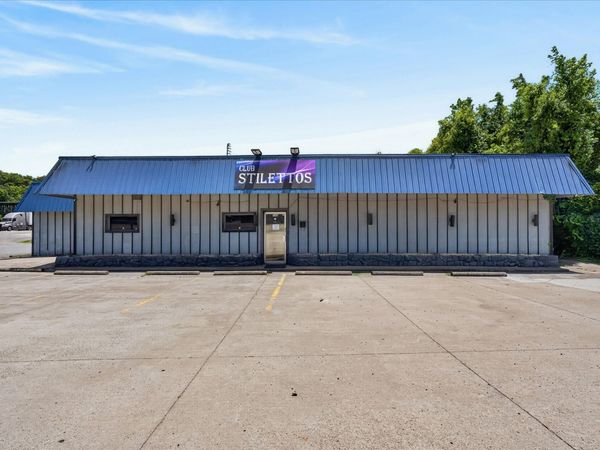 1360 College St , Clarksville, TN 37040