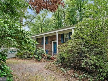 8604 ARDFOUR LANE, ANNANDALE, VA 22003