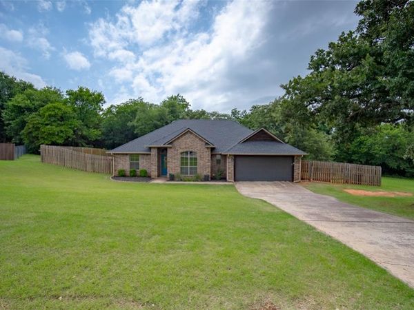 3401 McDaniel , Blanchard, OK 73010