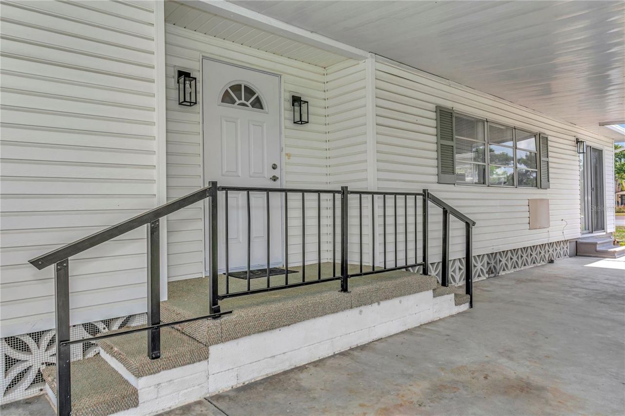 115 White Oak Way, Sarasota, FL 34237 Photo