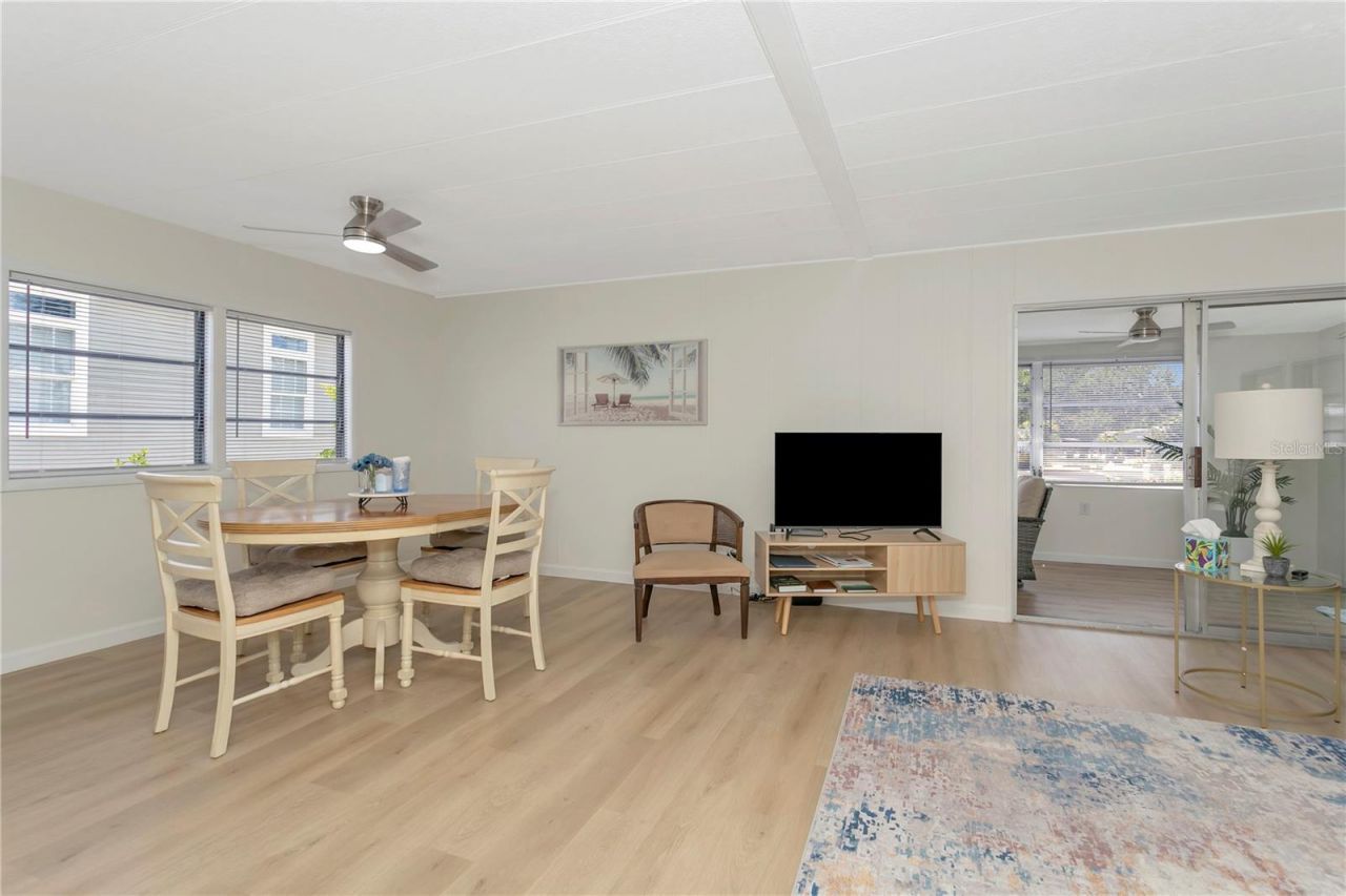 115 White Oak Way, Sarasota, FL 34237 Photo