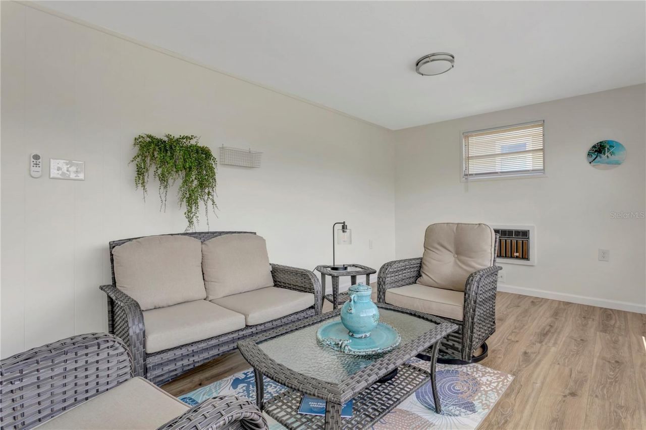 115 White Oak Way, Sarasota, FL 34237 Photo