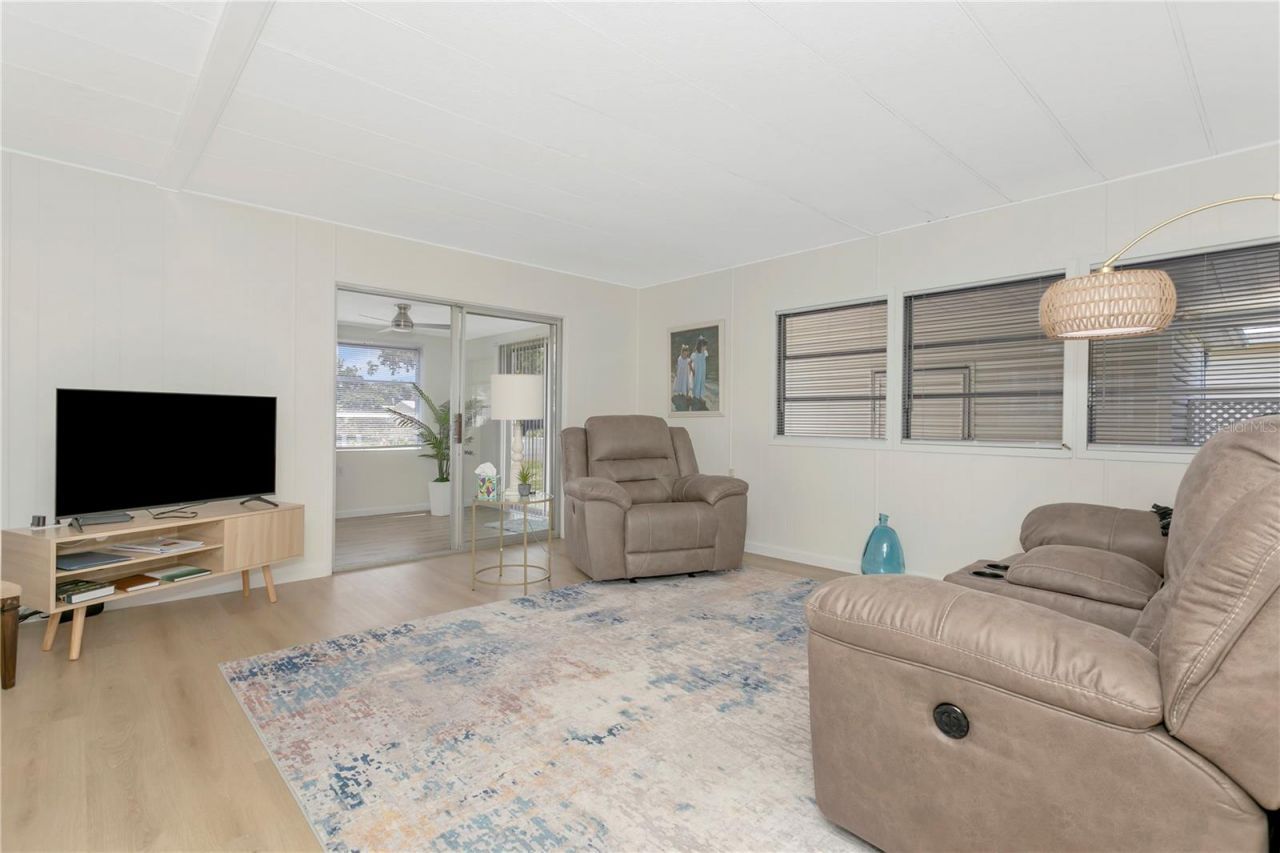115 White Oak Way, Sarasota, FL 34237 Photo