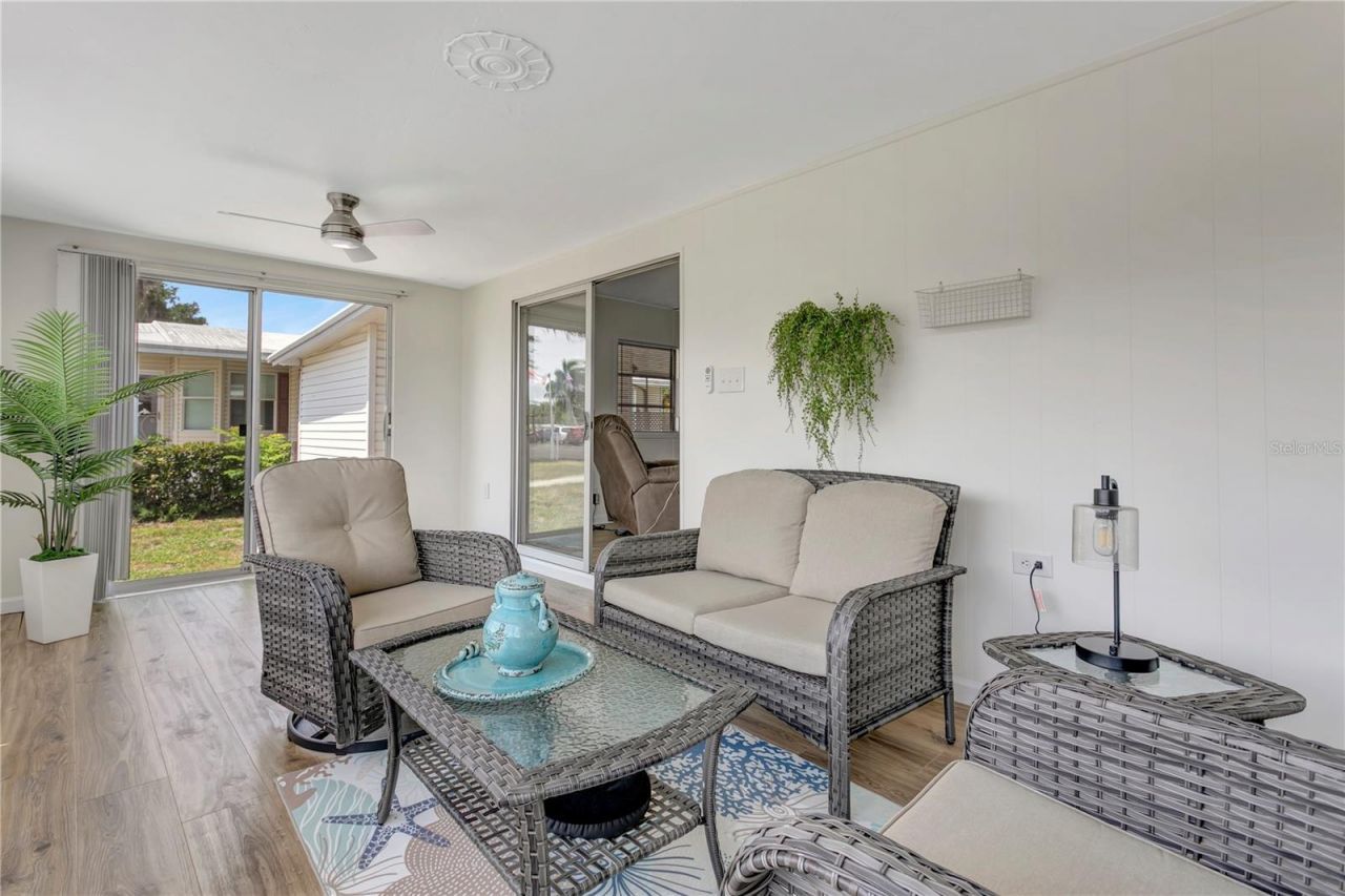 115 White Oak Way, Sarasota, FL 34237 Photo