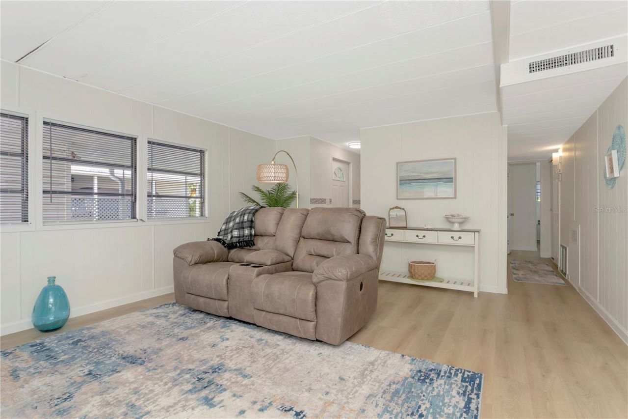 115 White Oak Way, Sarasota, FL 34237 Photo