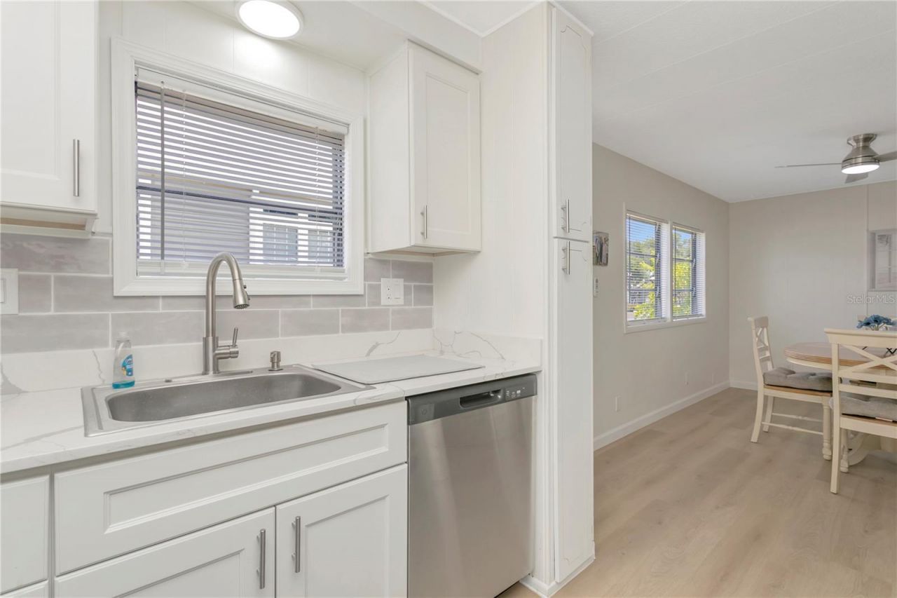 115 White Oak Way, Sarasota, FL 34237 Photo