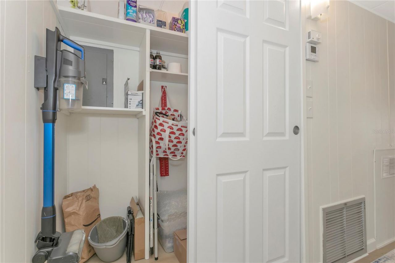 115 White Oak Way, Sarasota, FL 34237 Photo