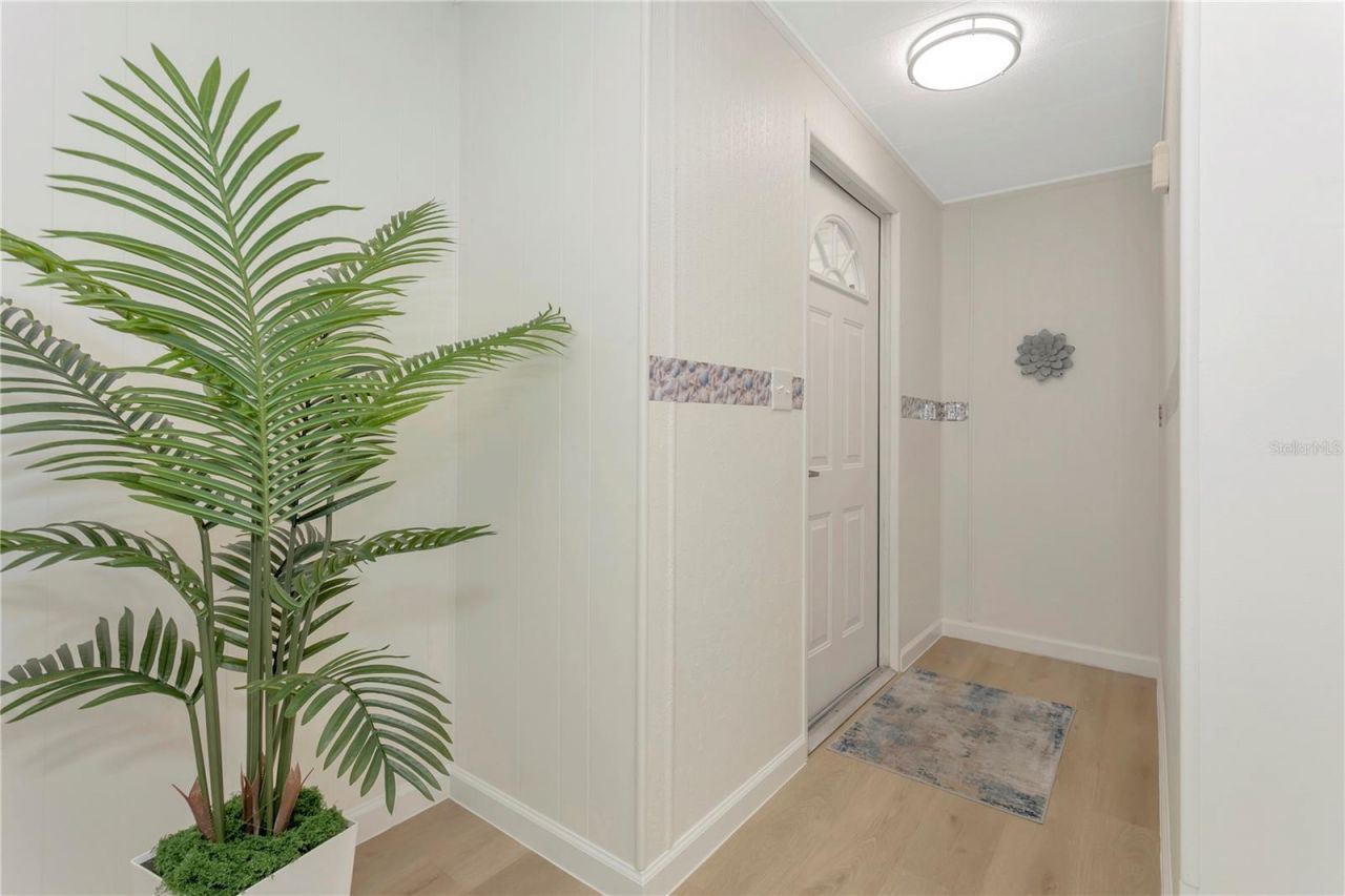 115 White Oak Way, Sarasota, FL 34237 Photo