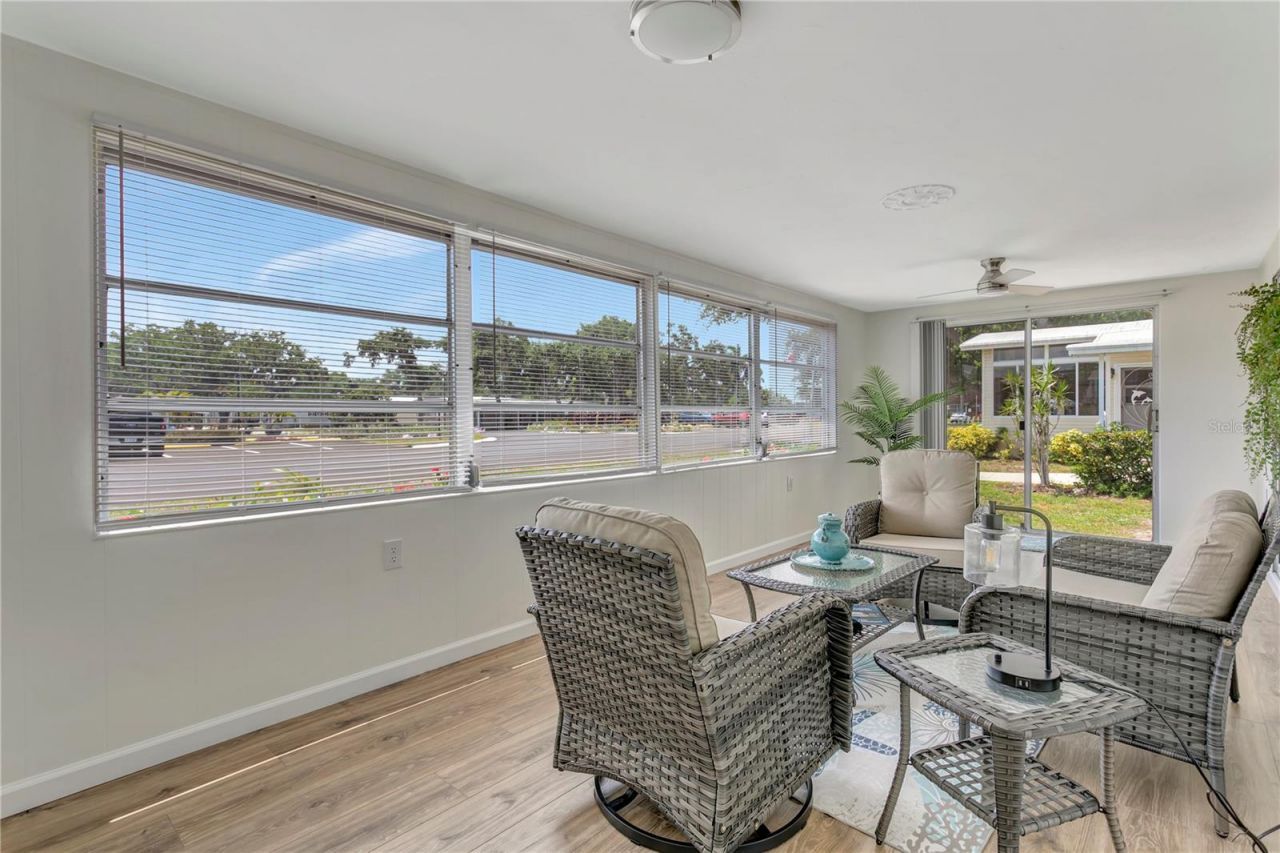 115 White Oak Way, Sarasota, FL 34237 Photo