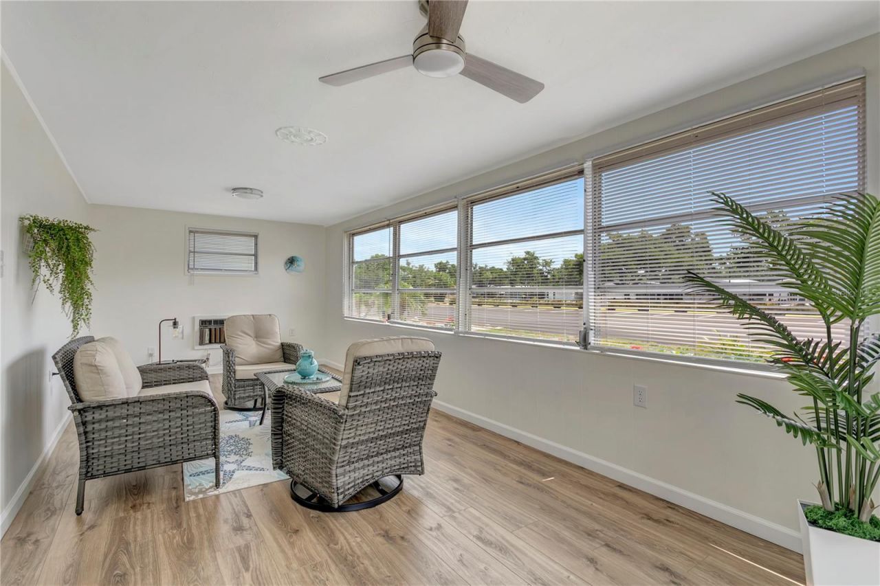 115 White Oak Way, Sarasota, FL 34237 Photo