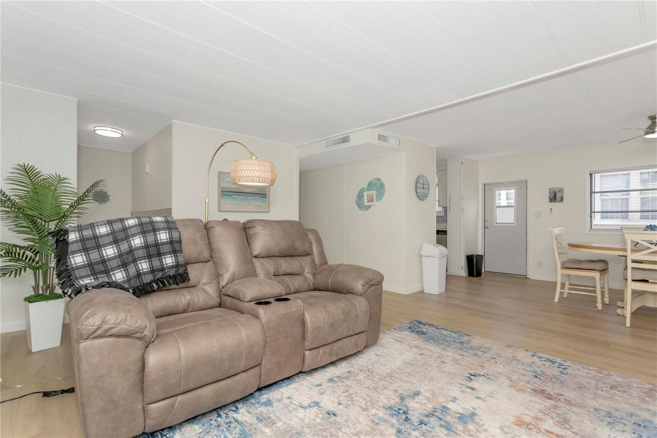 115 White Oak Way, Sarasota, FL 34237 Photo