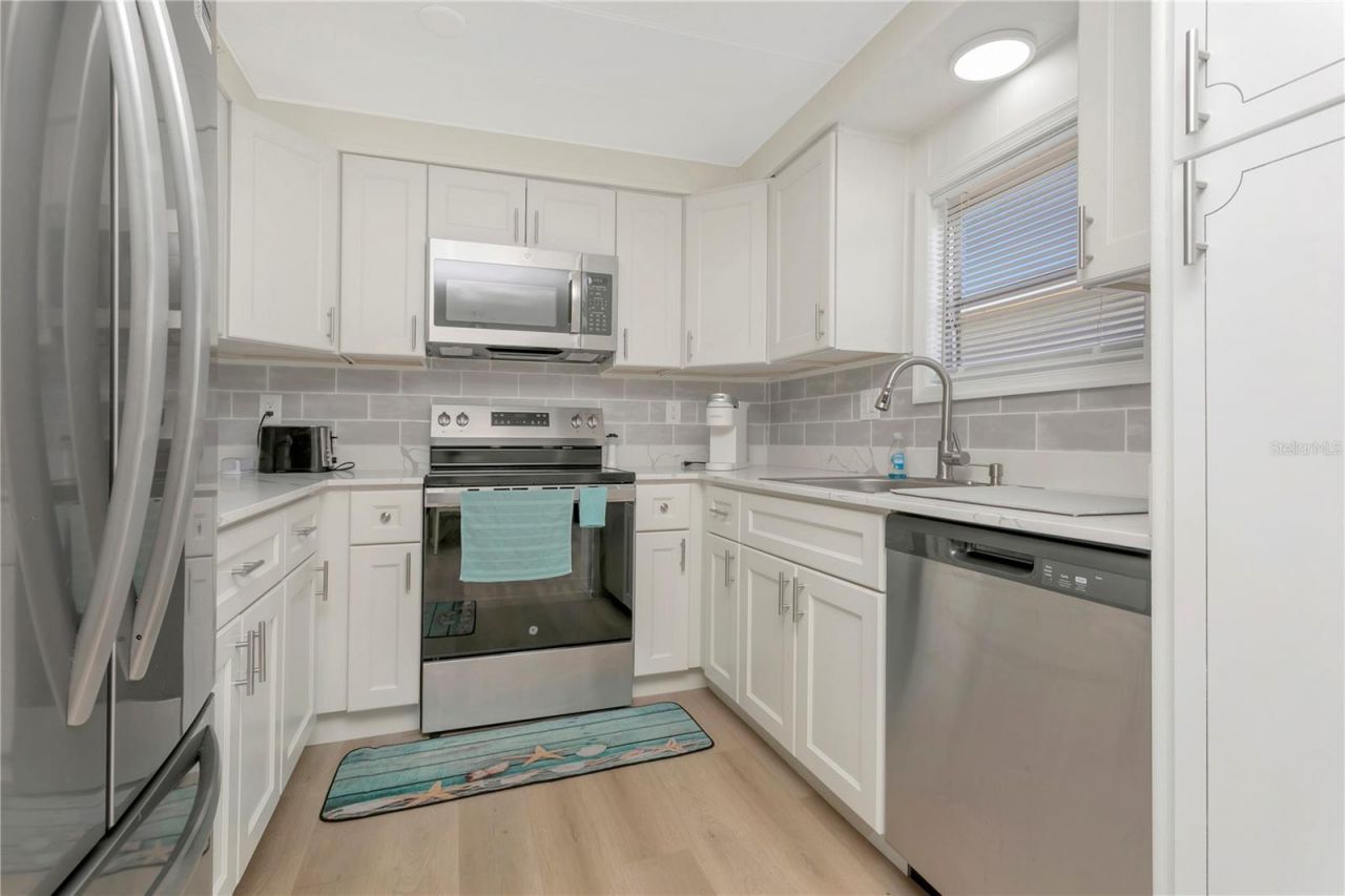 115 White Oak Way, Sarasota, FL 34237 Photo