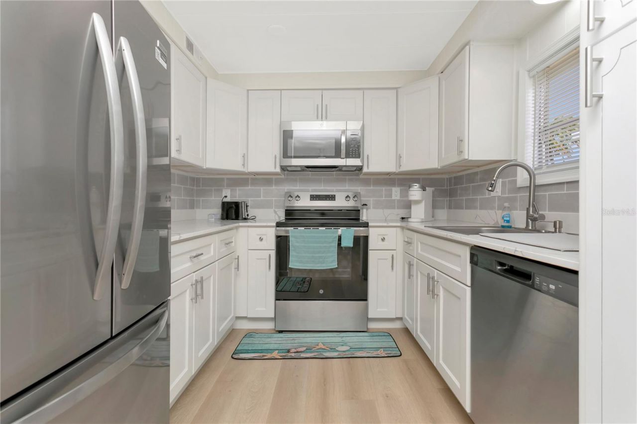 115 White Oak Way, Sarasota, FL 34237 Photo