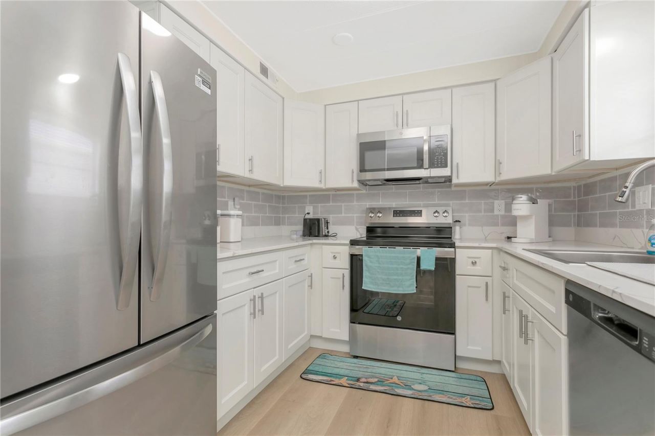 115 White Oak Way, Sarasota, FL 34237 Photo