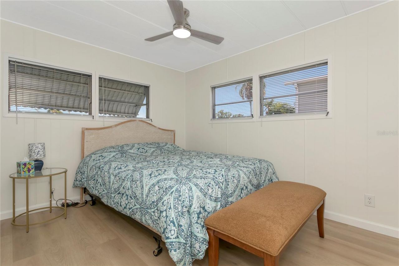 115 White Oak Way, Sarasota, FL 34237 Photo