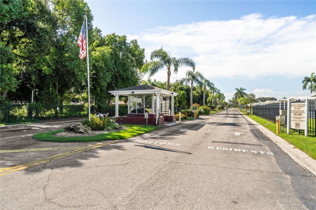 115 White Oak Way, Sarasota, FL 34237 Photo