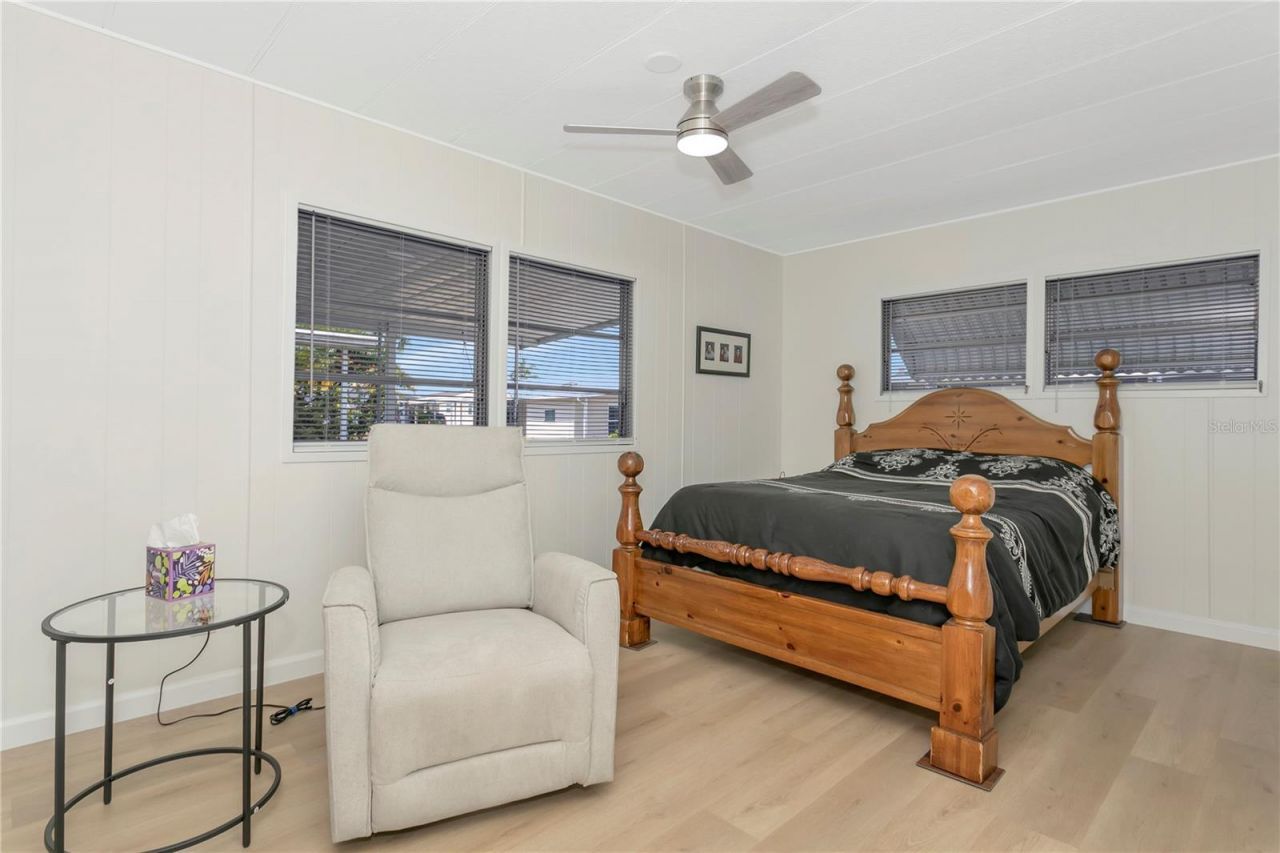 115 White Oak Way, Sarasota, FL 34237 Photo