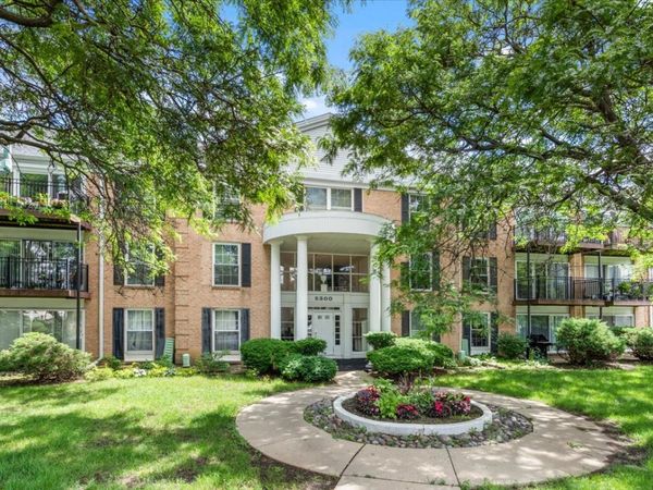 5300 Carriageway Drive, Unit 208, Rolling Meadows, IL 60008