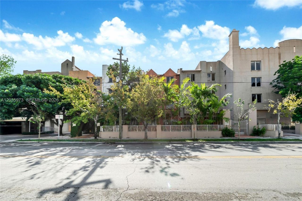 2630 SW 28th St , Unit 53, Miami, FL 33133 Photo