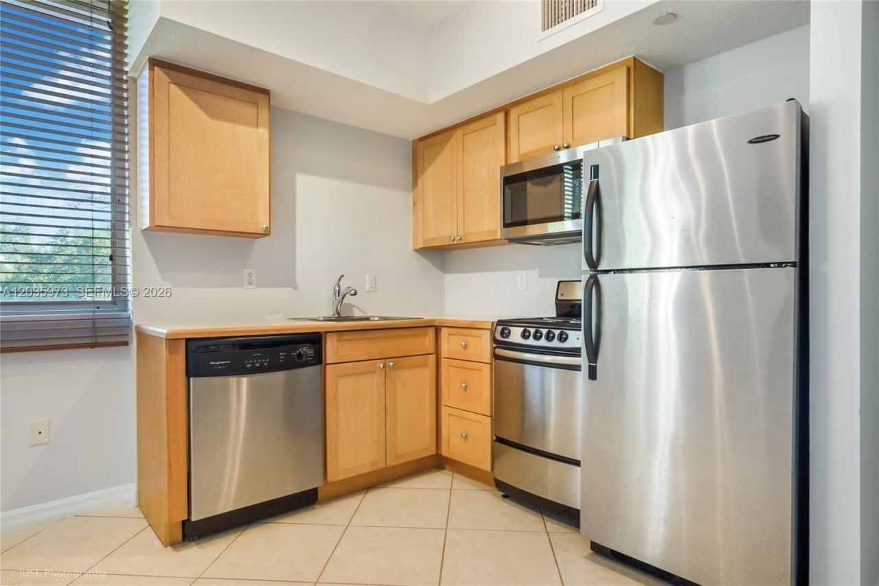 2630 SW 28th St , Unit 53, Miami, FL 33133 Photo