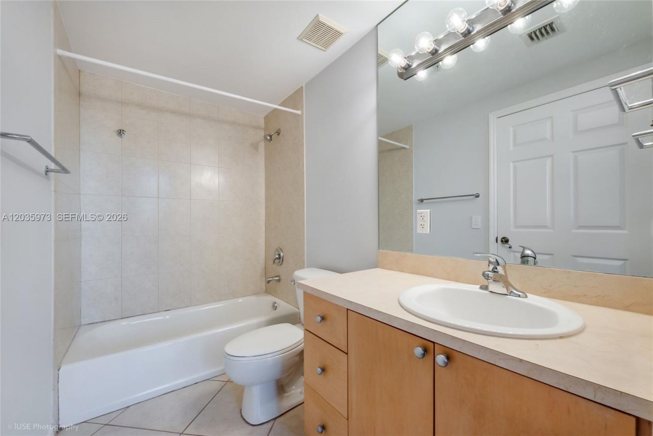 2630 SW 28th St , Unit 53, Miami, FL 33133 Photo