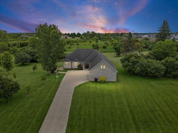 2007 Paddock Way, Ypsilanti, MI 48198
