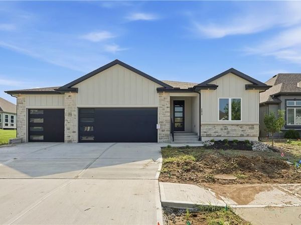 4073 NE Chapel Manor Drive, Lee's Summit, MO 64064
