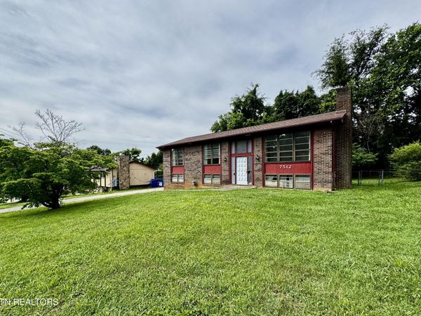7512 S Whispering Oak Circle, Powell, TN 37849